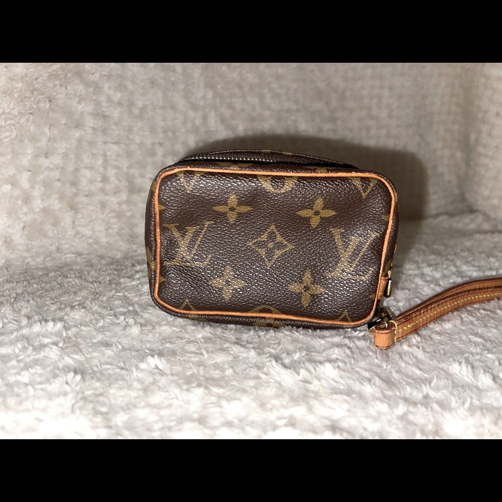 LOUIS VUITTON
